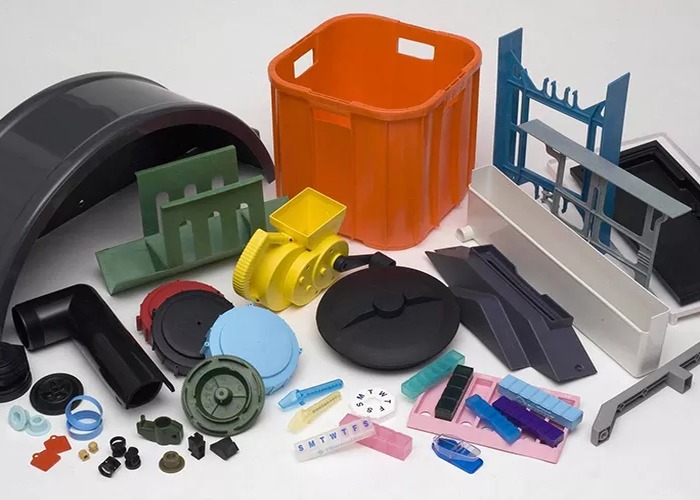 Injection Molding final review scene in a modern manufacturing workshop